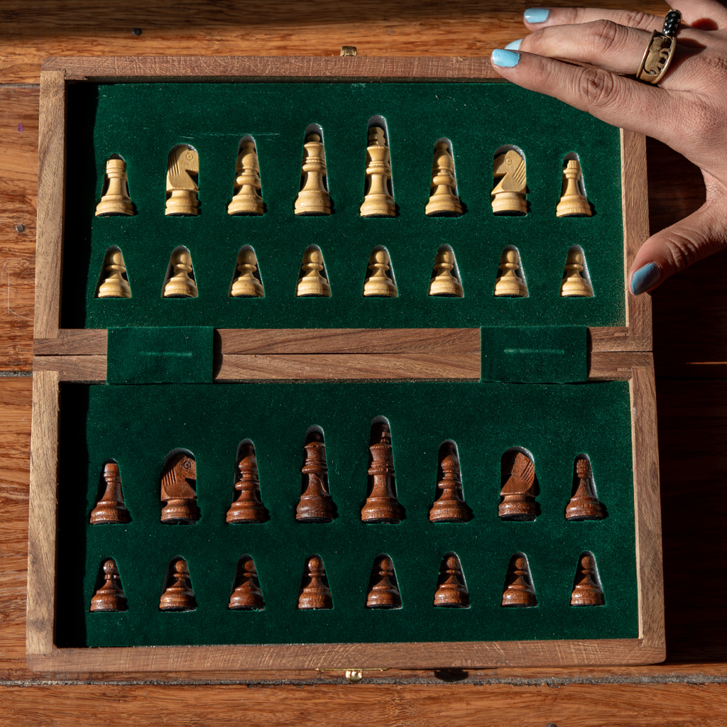 INUS Handcrafted Wooden Chess Set with Magnetic Board - Folding Storage Case, Premium Chess Pieces, Gift for Chess Lovers Adults & Kids - 10x10x3inch