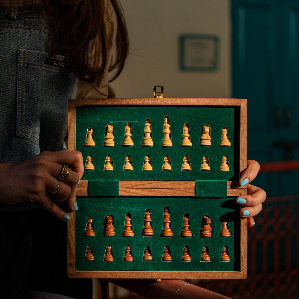 INUS Handcrafted Wooden Chess Set with Magnetic Board - Folding Storage Case, Premium Chess Pieces, Gift for Chess Lovers Adults & Kids - 10x10x3inch