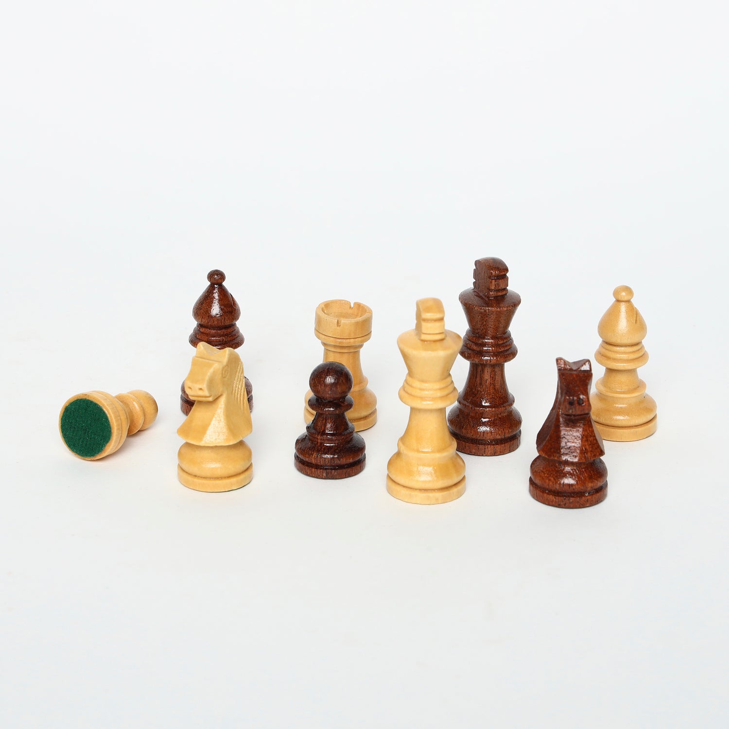 INUS Handcrafted Wooden Chess Set with Magnetic Board - Folding Storage Case, Premium Chess Pieces, Gift for Chess Lovers Adults & Kids - 10x10x3inch
