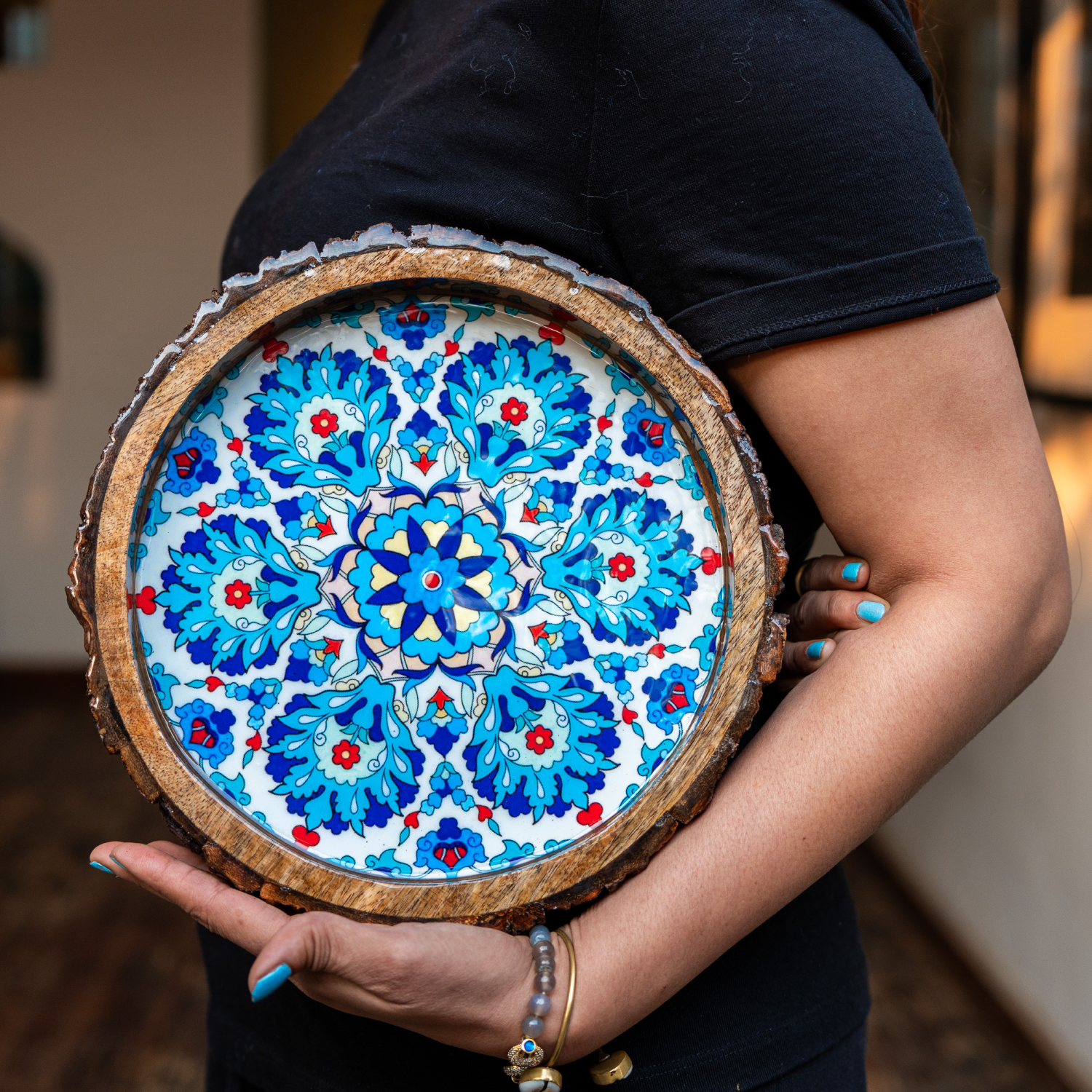 INUS Handcrafted Mango Wood Serving Tray - Round Wooden Floral Vine Design Natural Wood Food Tray for Kitchen & Dining - 10 x 10x 1.5 Inch
